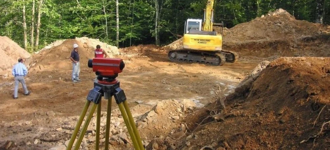 Sprzęt wykorzystywany w pracach geologicznych na budowie