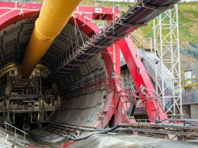 Budowa tuneli – współpraca górników i budowlańców