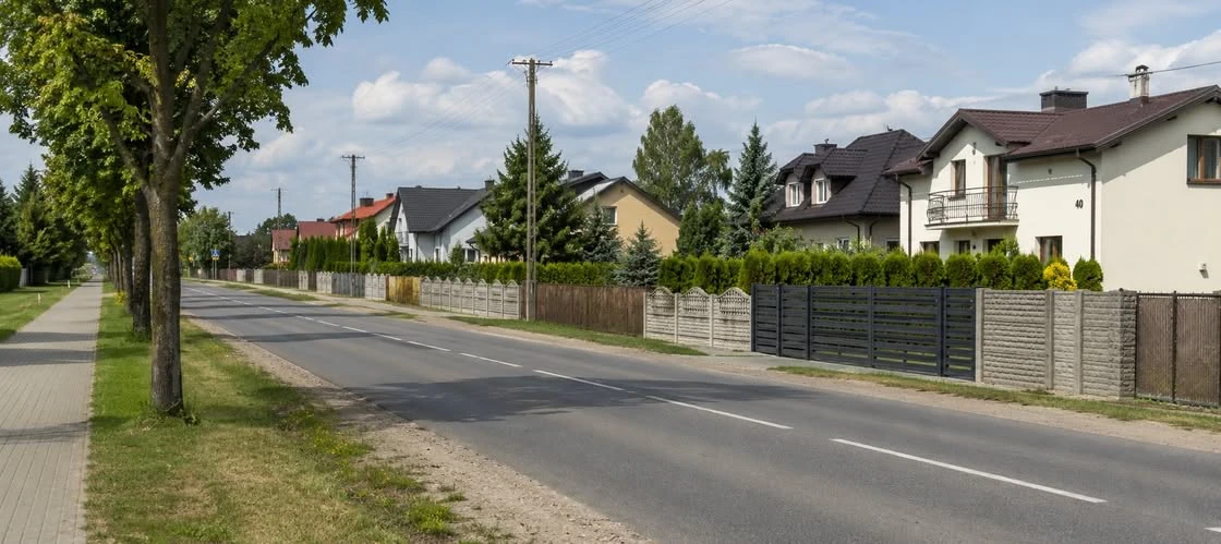 Sąsiedztwo drogi publicznej – prawa i obowiązki właściciela domu