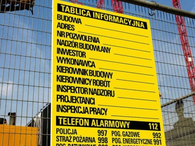Tablice informacyjne i znaki BHP na placu budowy