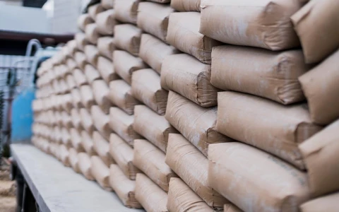 Jaki cement budowlany wybrać i jak go stosować?