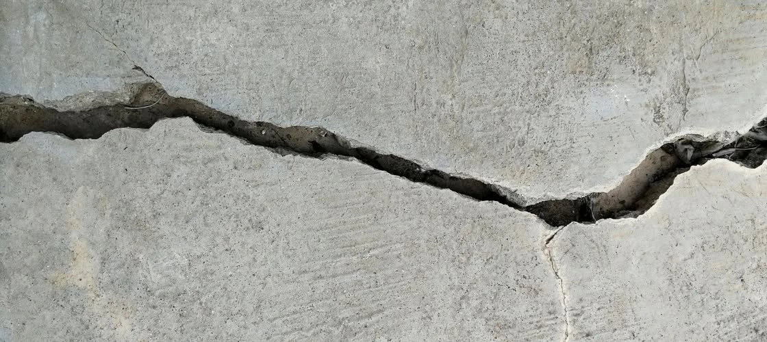 Jak zapobiegać pękaniu betonu?